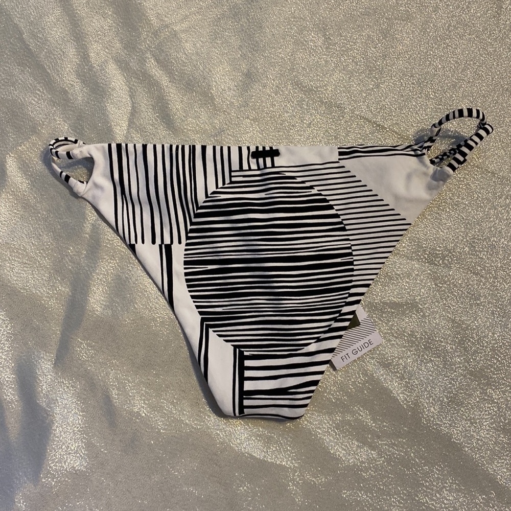 Volcom bikini bottoms - Picture 6 of 6
